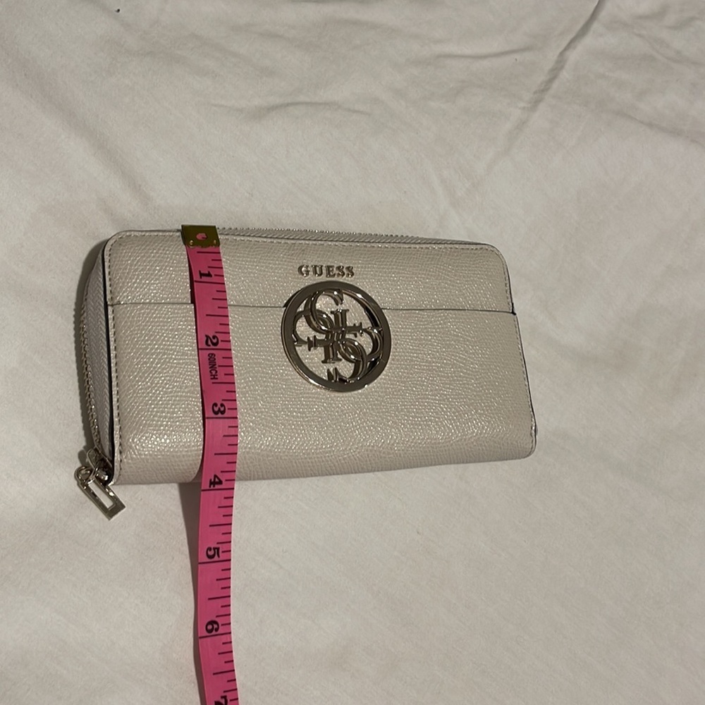 GUESS Zipper Clutch/ Wallet - Picture 5 of 5